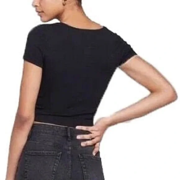 Cropped V neck top women’s xs black euc sexy flattering juniors comfortable - Picture 2 of 5